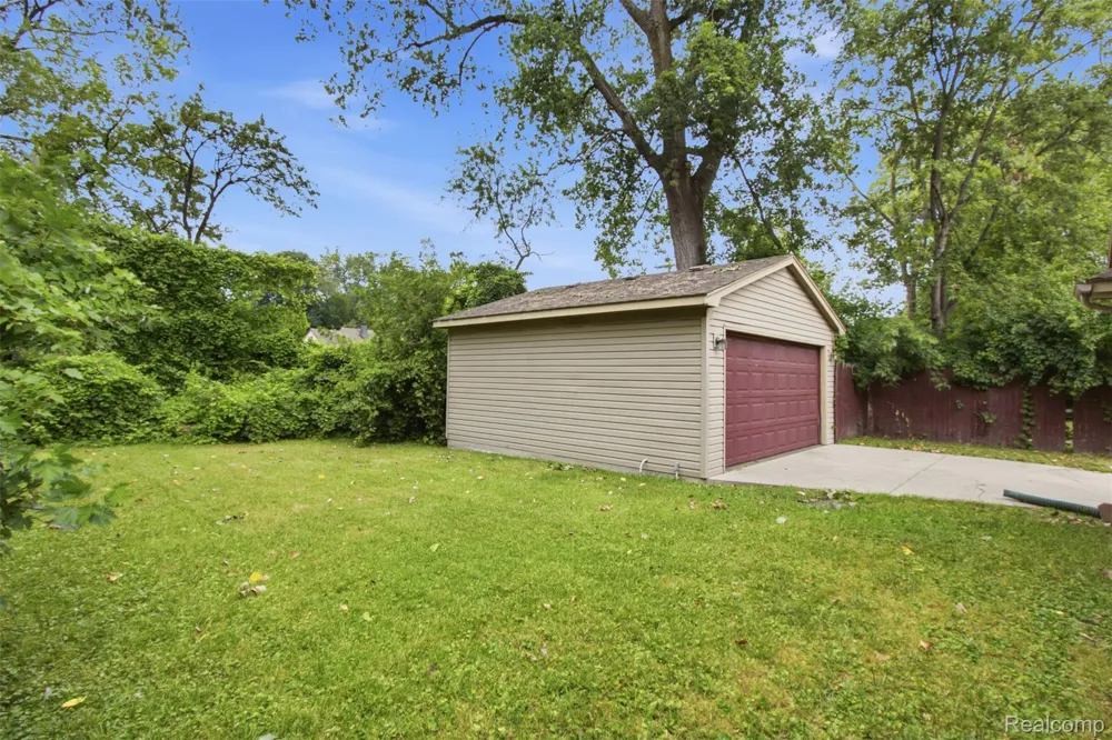 22141 Condon Street Oak Park City, MI 48237