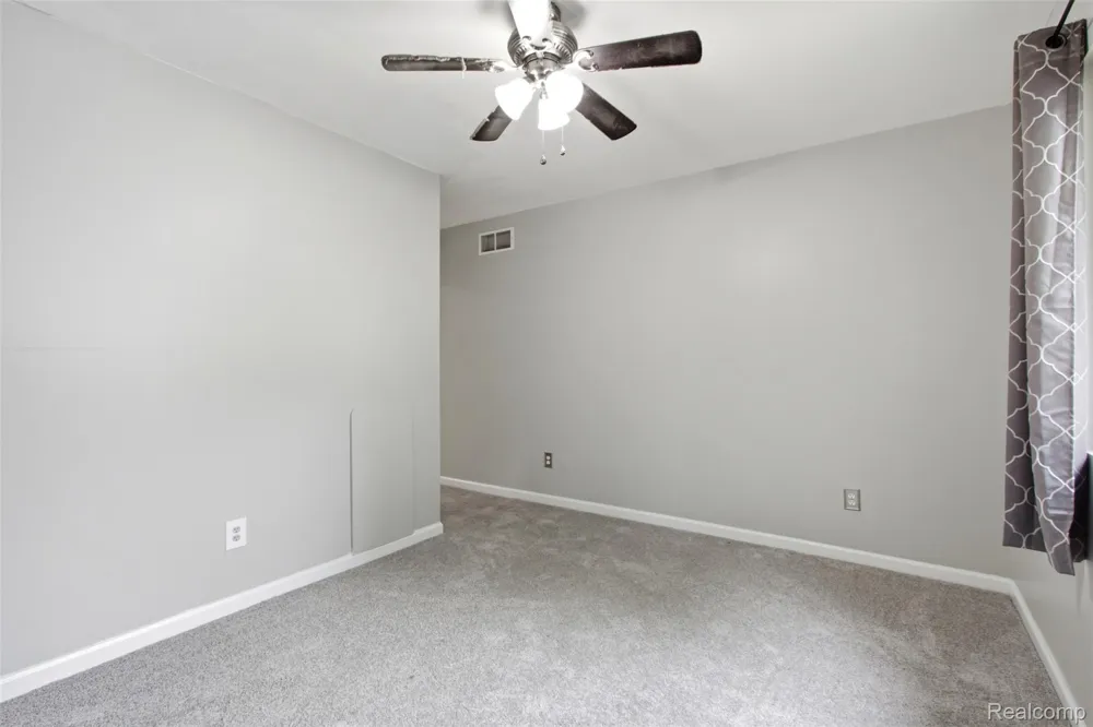 22141 Condon Street Oak Park City, MI 48237