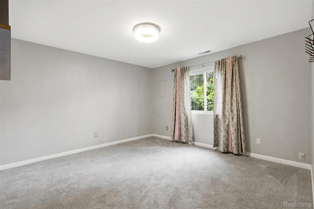 22141 Condon Street Oak Park City, MI 48237