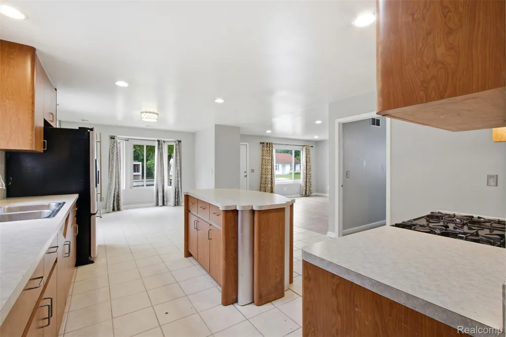 22141 Condon Street Oak Park City, MI 48237