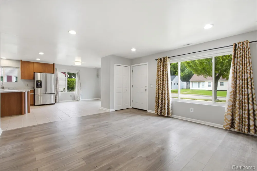 22141 Condon Street Oak Park City, MI 48237