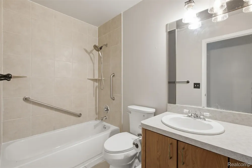 22141 Condon Street Oak Park City, MI 48237