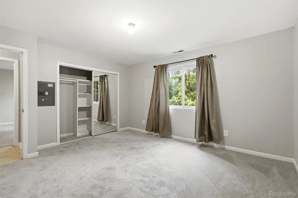 22141 Condon Street Oak Park City, MI 48237