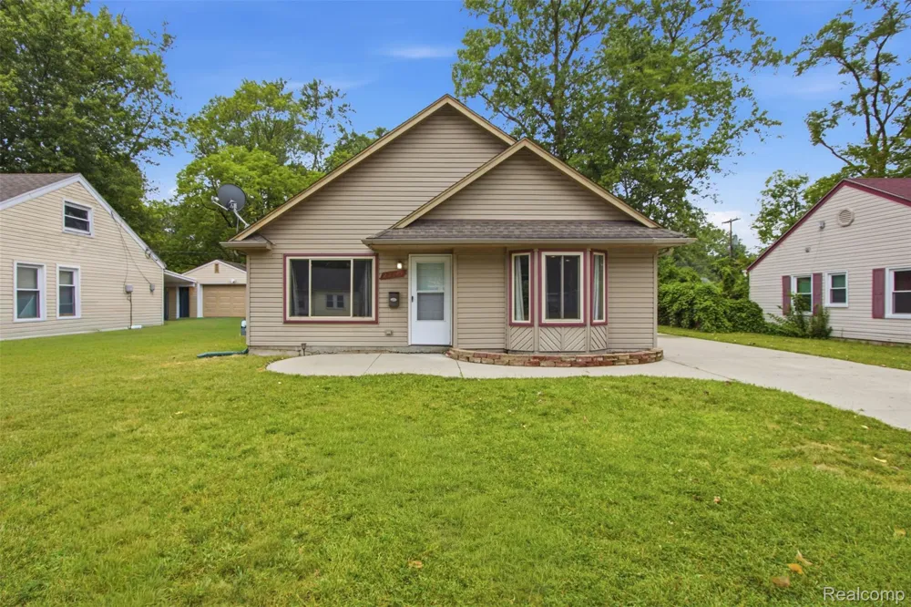 22141 Condon Street Oak Park City, MI 48237