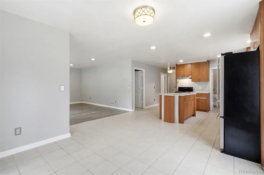 22141 Condon Street Oak Park City, MI 48237