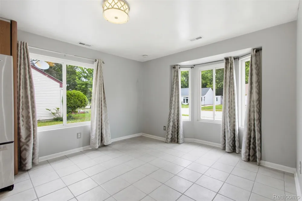 22141 Condon Street Oak Park City, MI 48237