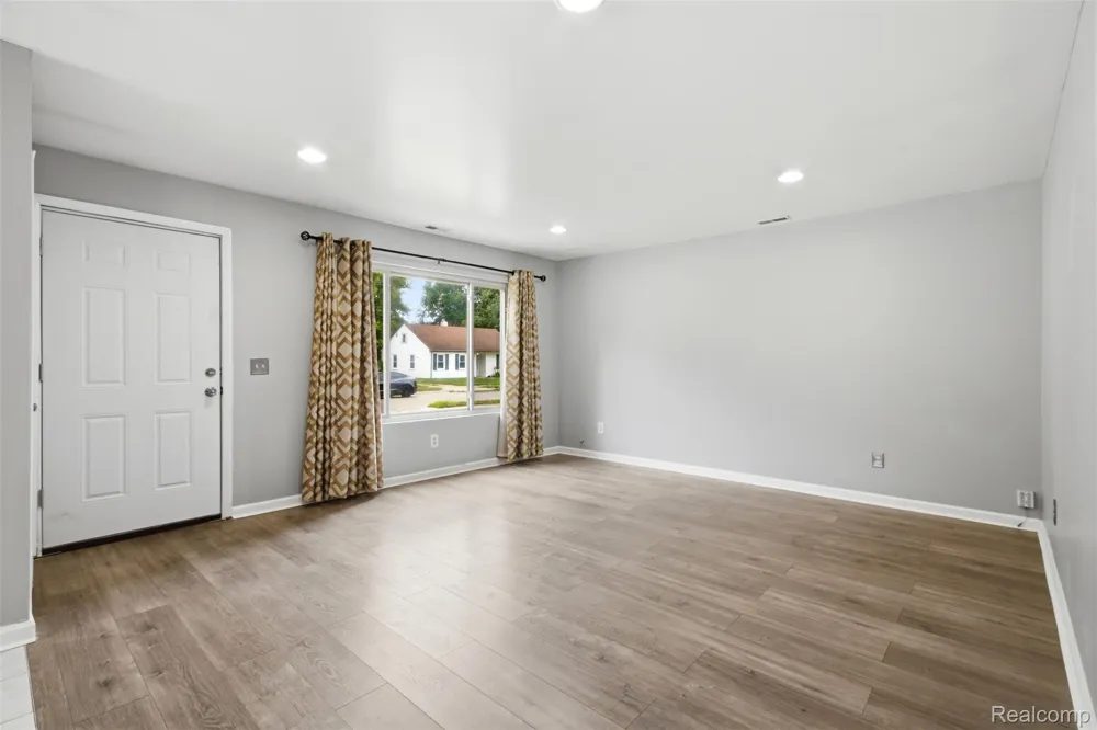 22141 Condon Street Oak Park City, MI 48237