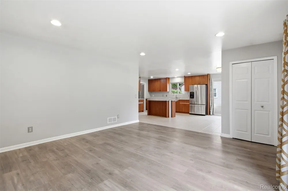 22141 Condon Street Oak Park City, MI 48237