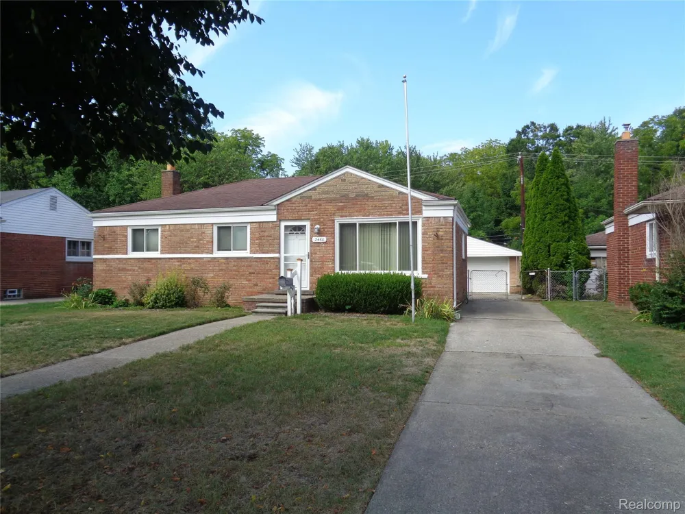 2460 Longmeadow Drive Trenton City, MI 48183