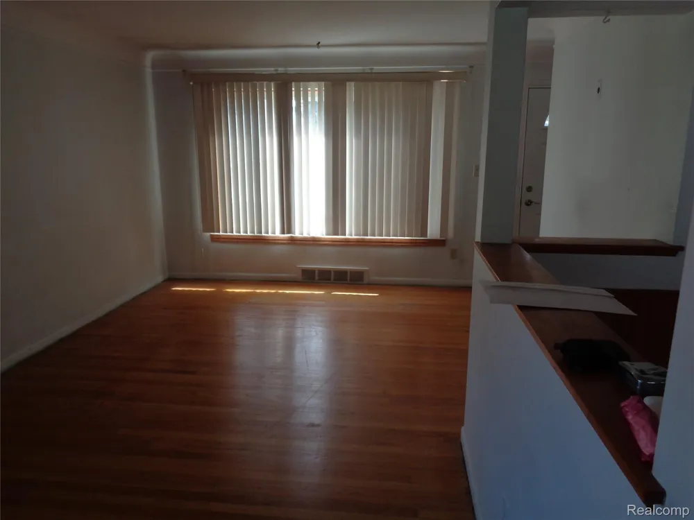2460 Longmeadow Drive Trenton City, MI 48183