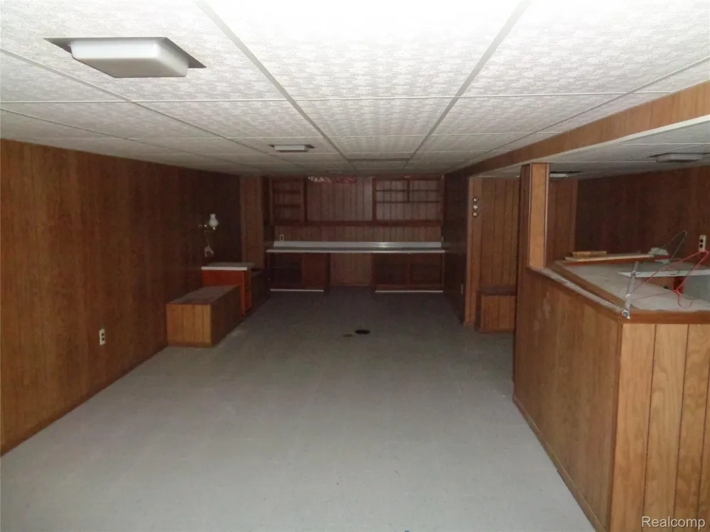 2460 Longmeadow Drive Trenton City, MI 48183