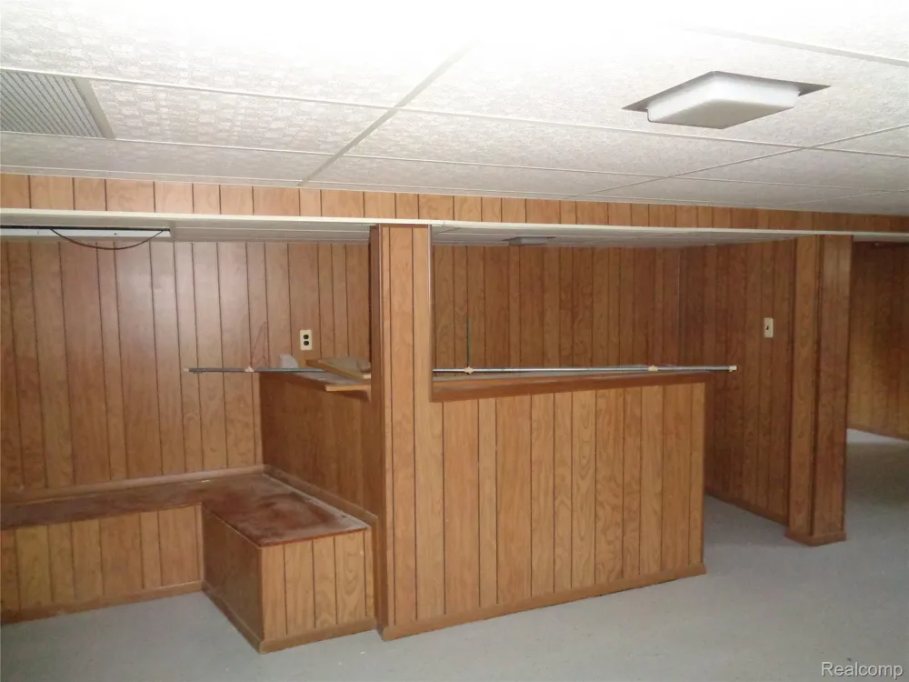 2460 Longmeadow Drive Trenton City, MI 48183