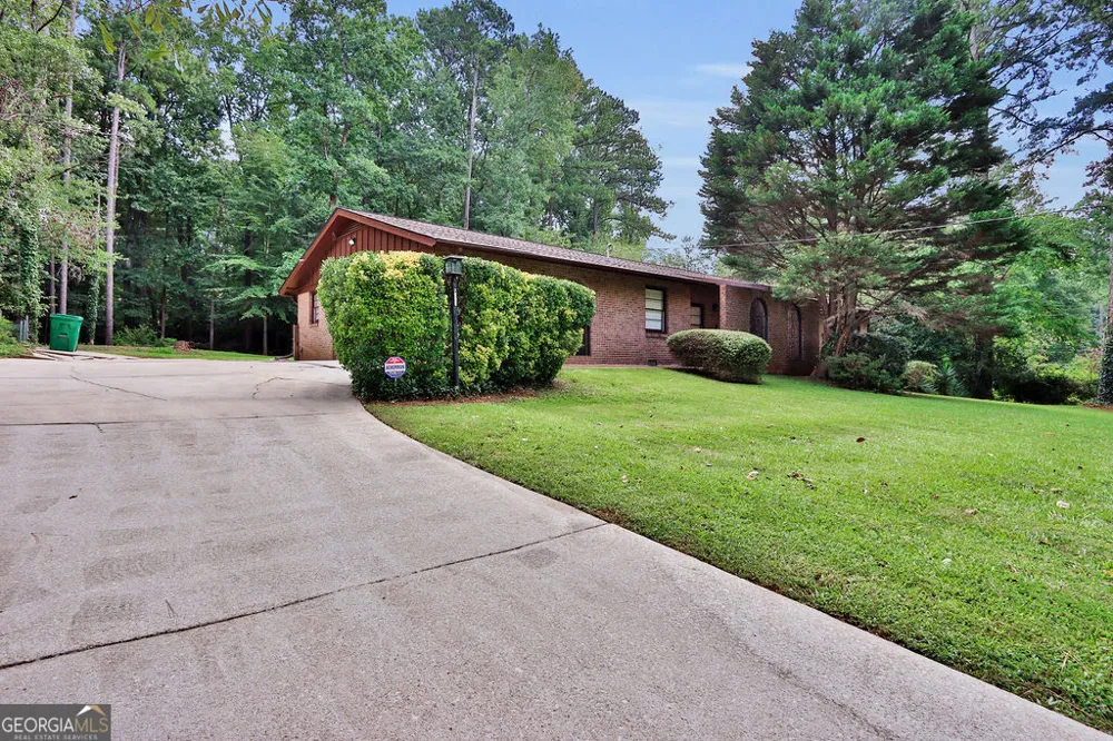 5428 Smoke Rise DR Stone Mountain, GA 30087