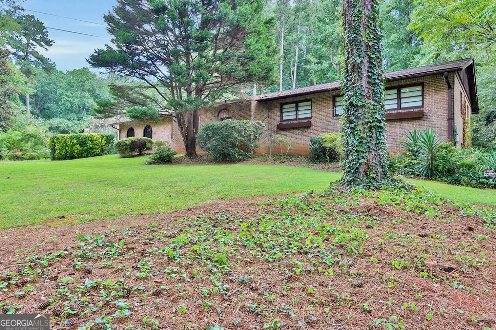 5428 Smoke Rise DR Stone Mountain, GA 30087