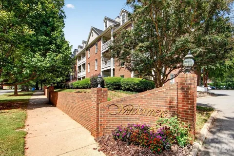 301 Queens Road #106