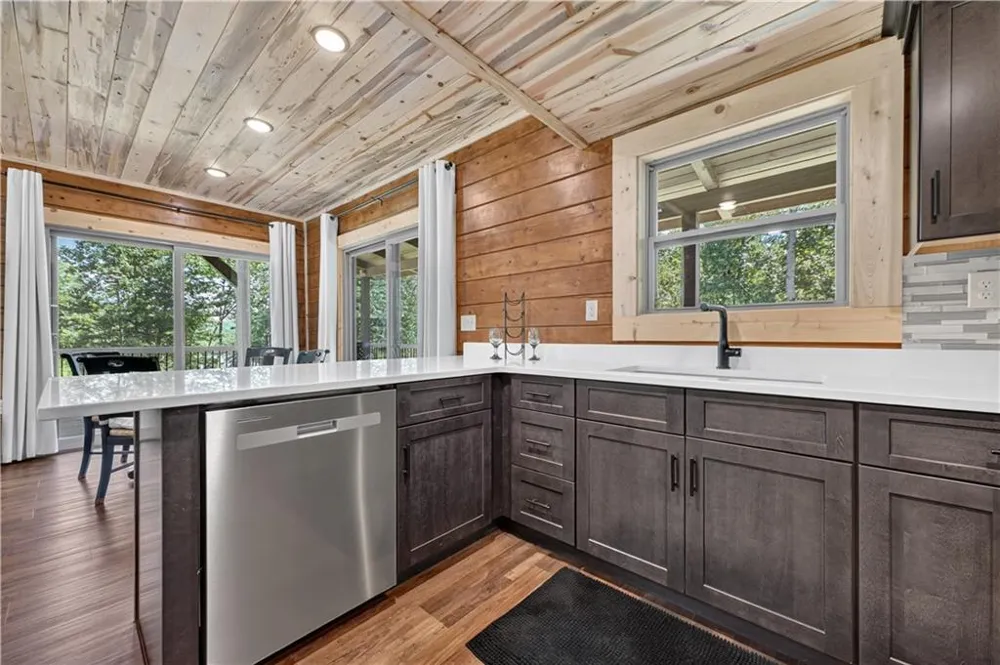 196 Jakes Landing Way Ellijay, GA 30540