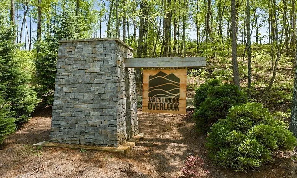 196 Jakes Landing Way Ellijay, GA 30540