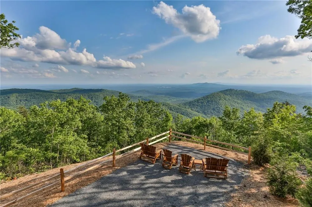 196 Jakes Landing Way Ellijay, GA 30540