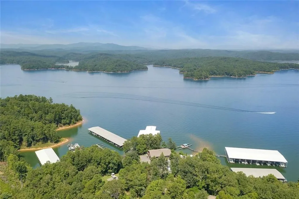 196 Jakes Landing Way Ellijay, GA 30540