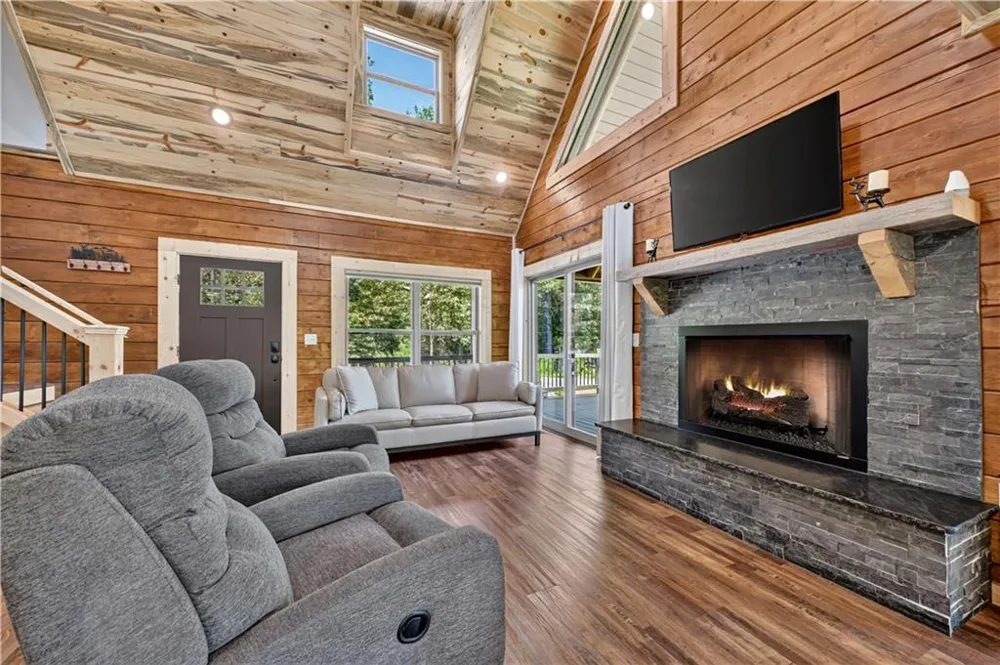 196 Jakes Landing Way Ellijay, GA 30540