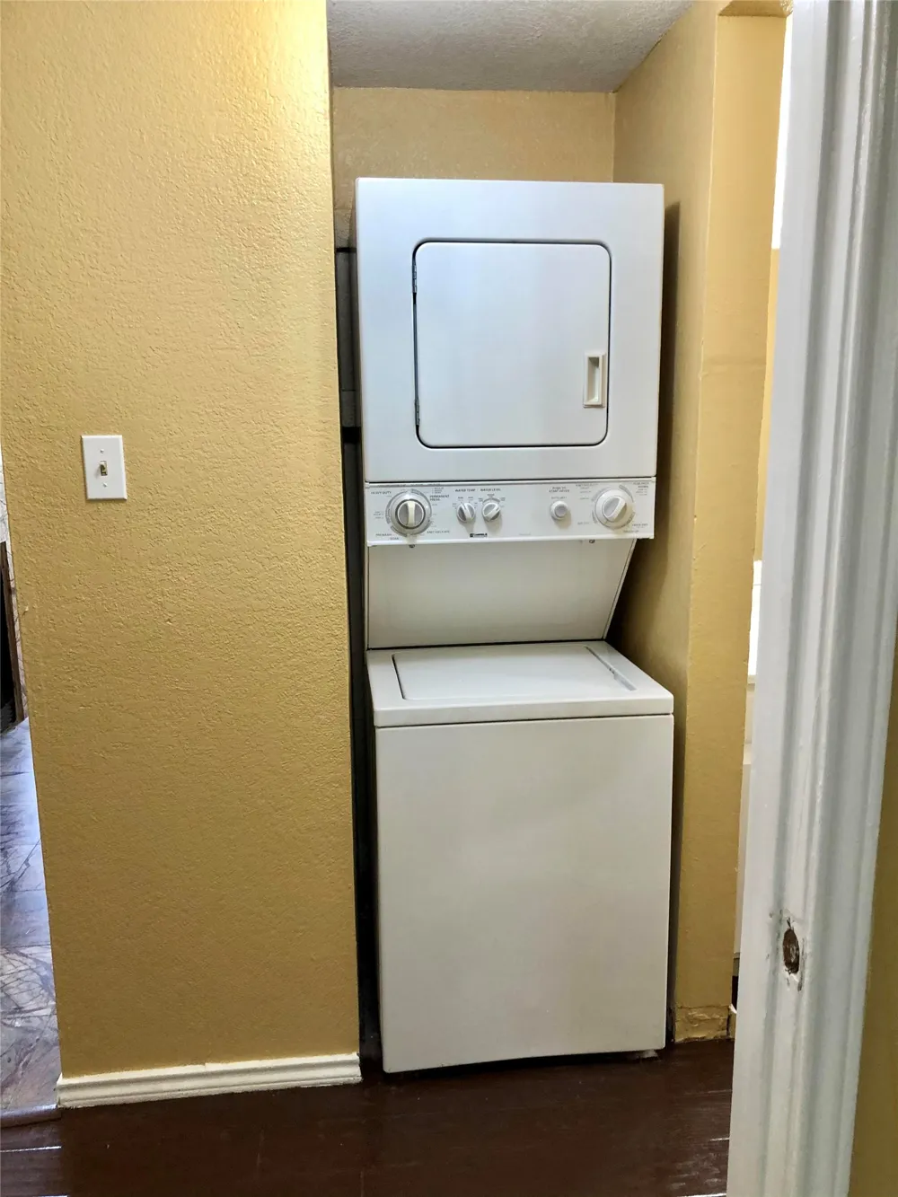9829 Walnut Street #207 Dallas, TX 75243