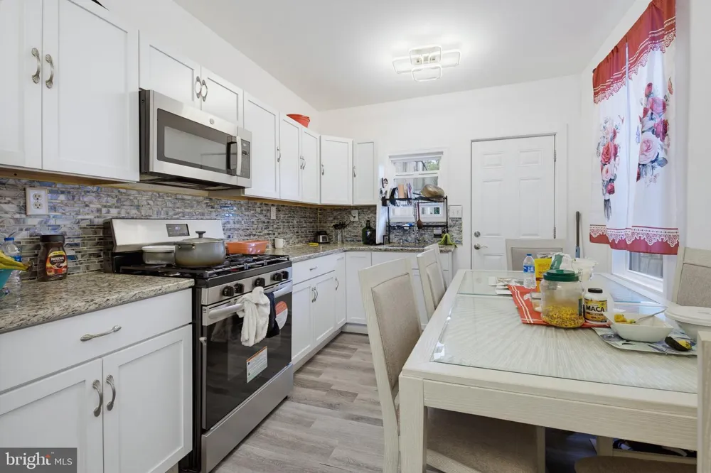 230 E POPLAR STREET York, PA 17403