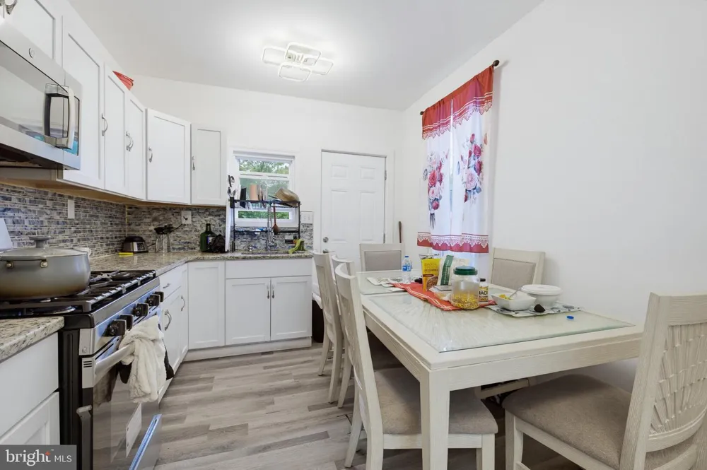 230 E POPLAR STREET York, PA 17403
