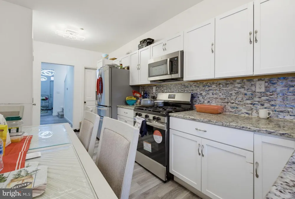 230 E POPLAR STREET York, PA 17403