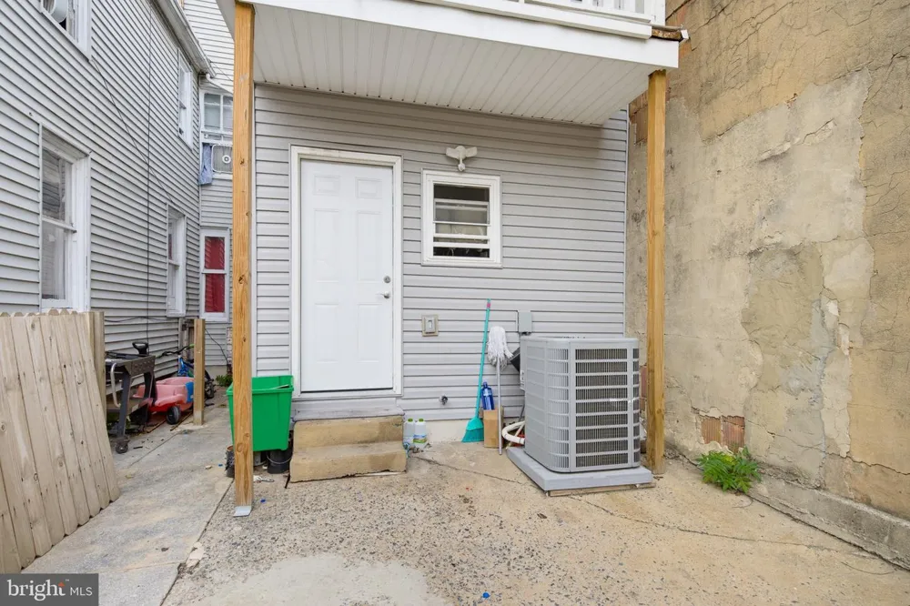 230 E POPLAR STREET York, PA 17403