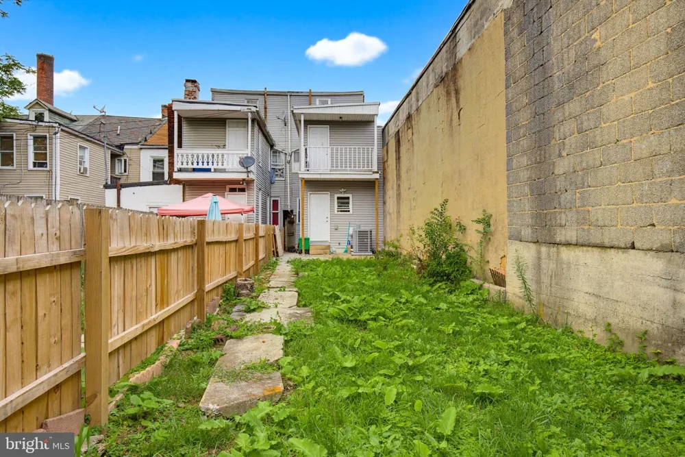 230 E POPLAR STREET York, PA 17403