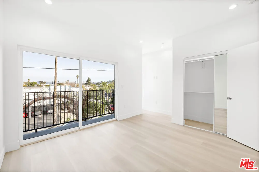 5651 Case Ave #2 North Hollywood, CA 91601