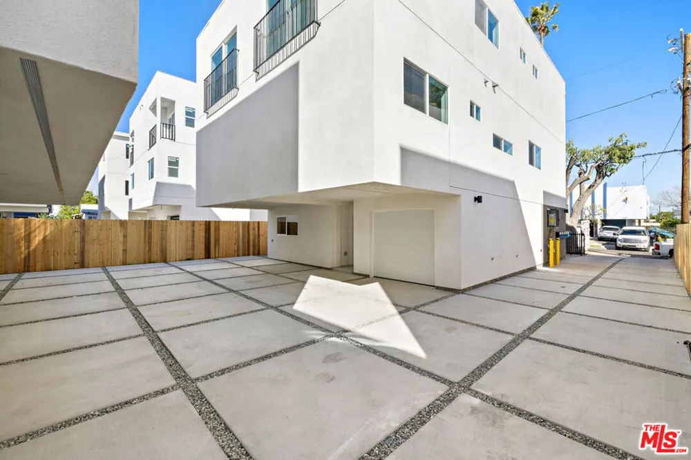 5651 Case Ave #2 North Hollywood, CA 91601