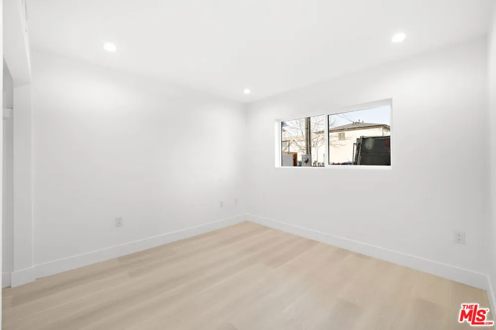 5651 Case Ave #2 North Hollywood, CA 91601