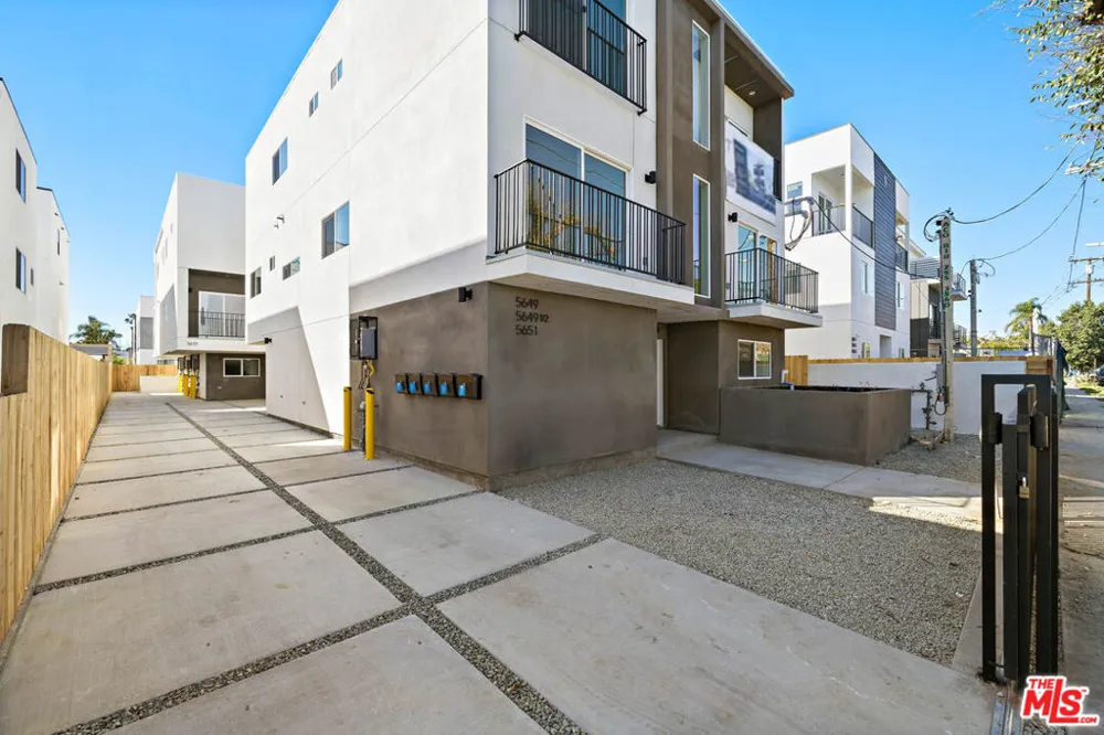 5651 Case Ave #2 North Hollywood, CA 91601