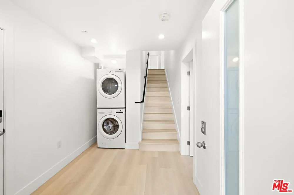 5651 Case Ave #2 North Hollywood, CA 91601