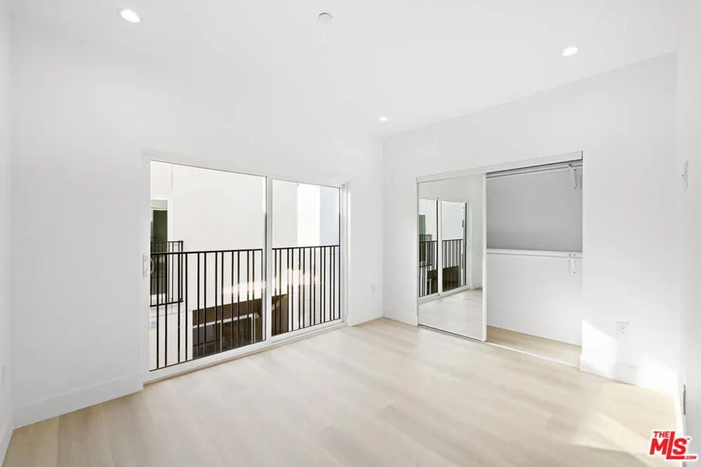 5651 Case Ave #2 North Hollywood, CA 91601