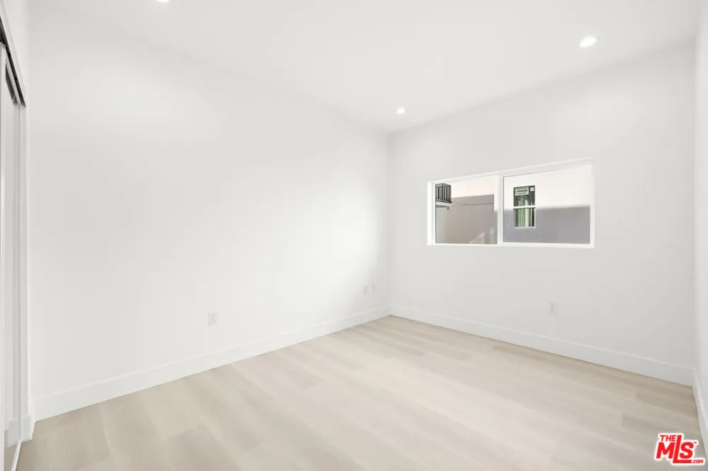 5651 Case Ave #2 North Hollywood, CA 91601