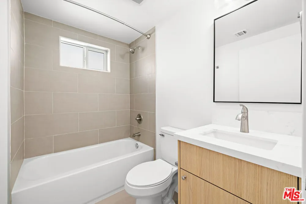 5651 Case Ave #2 North Hollywood, CA 91601