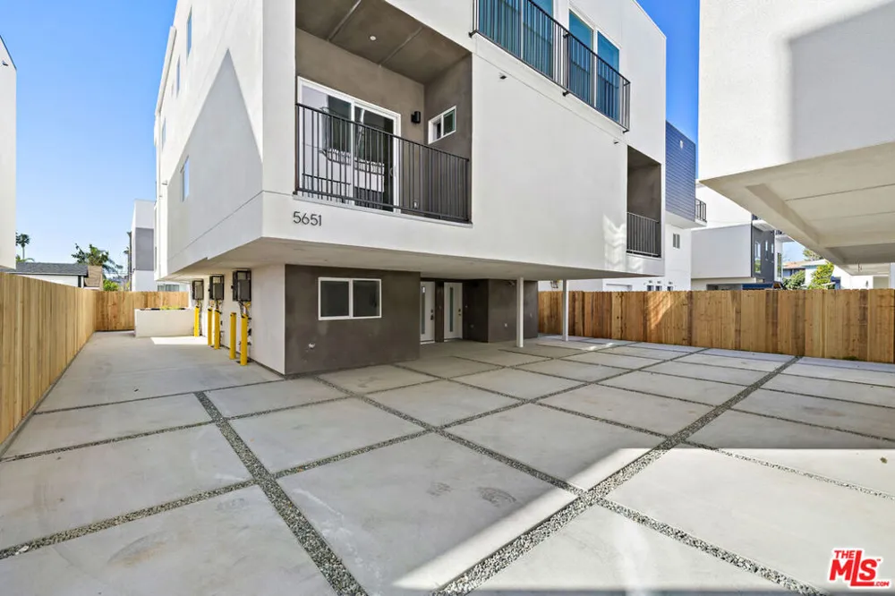 5651 Case Ave #2 North Hollywood, CA 91601