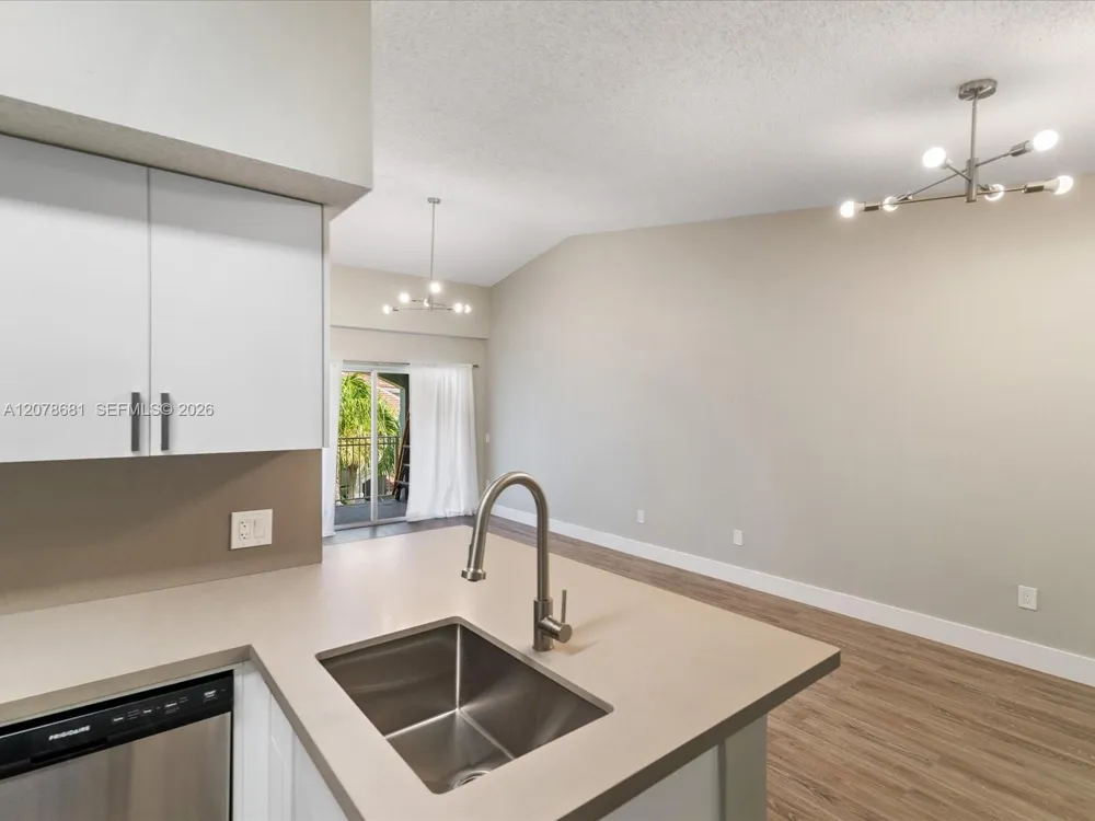 155 NW 96th Ter #2-303 Pembroke Pines, FL 33024