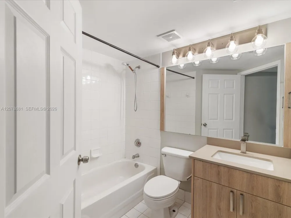 155 NW 96th Ter #2-303 Pembroke Pines, FL 33024