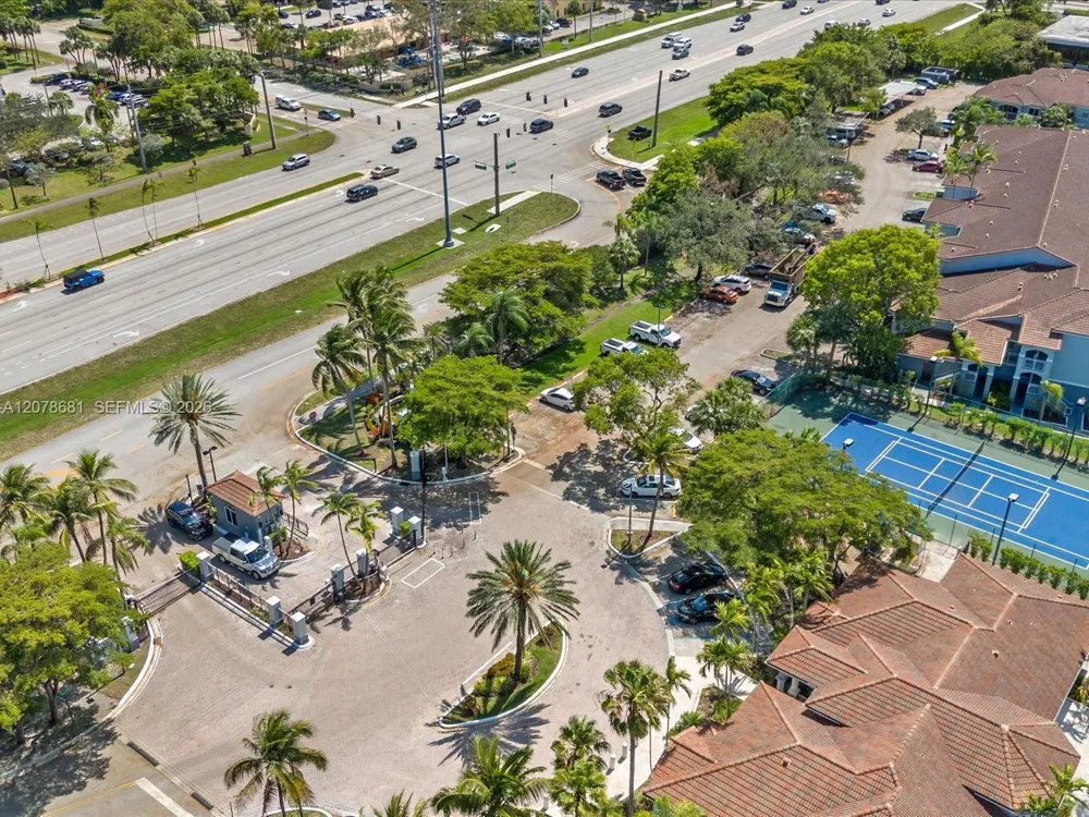 155 NW 96th Ter #2-303 Pembroke Pines, FL 33024