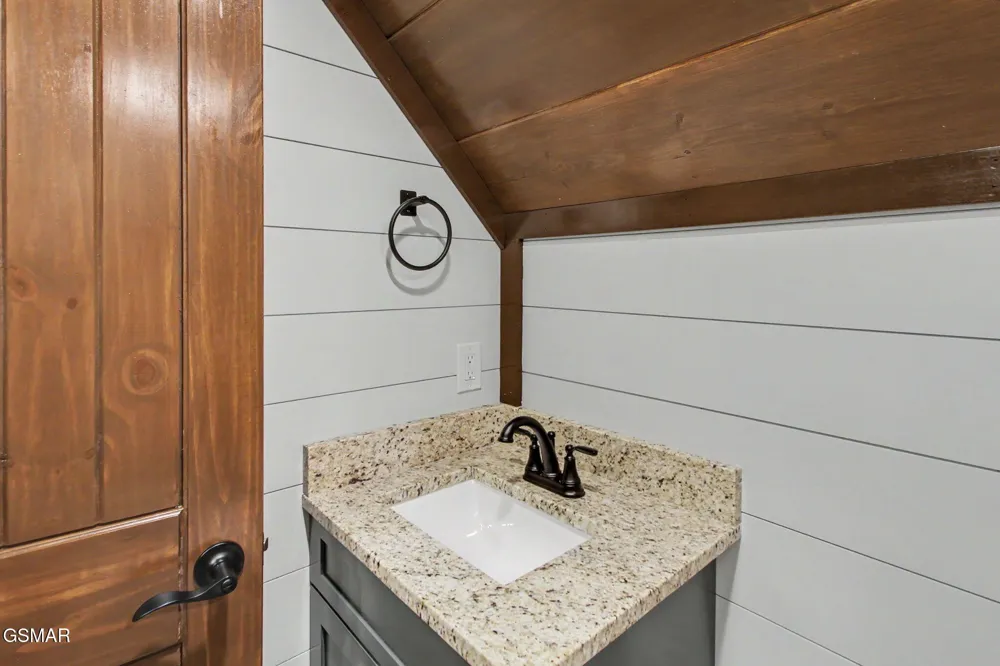 1756 Stinnett Road Sevierville, TN 37876