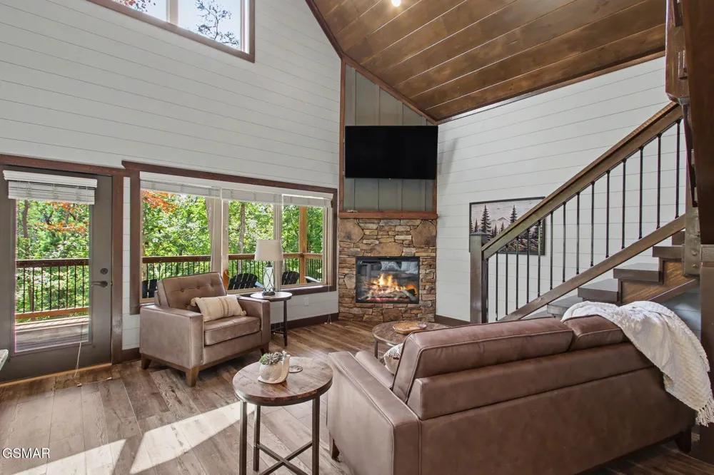 1756 Stinnett Road Sevierville, TN 37876