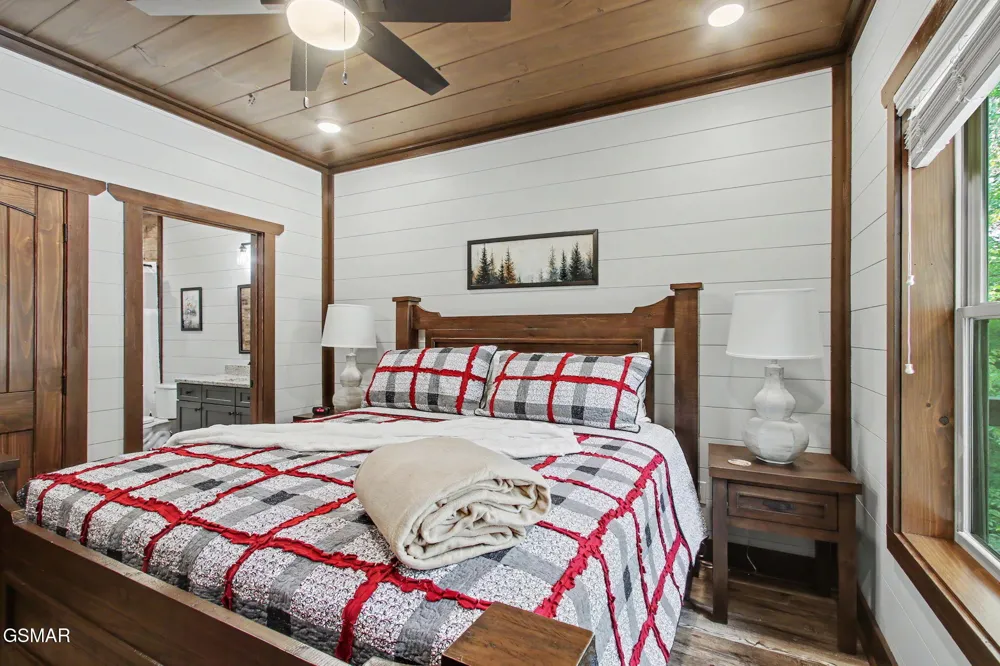 1756 Stinnett Road Sevierville, TN 37876
