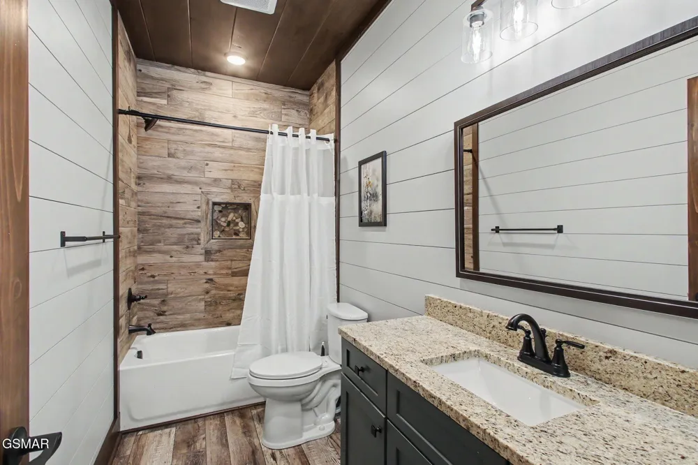 1756 Stinnett Road Sevierville, TN 37876