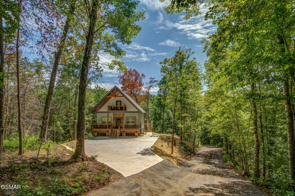 1756 Stinnett Road Sevierville, TN 37876