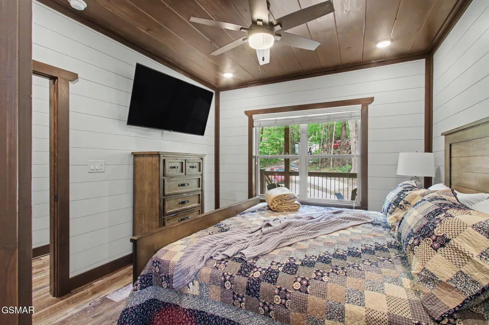 1756 Stinnett Road Sevierville, TN 37876
