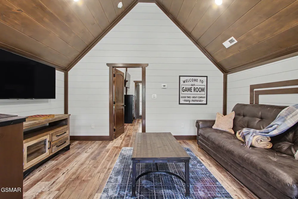 1756 Stinnett Road Sevierville, TN 37876