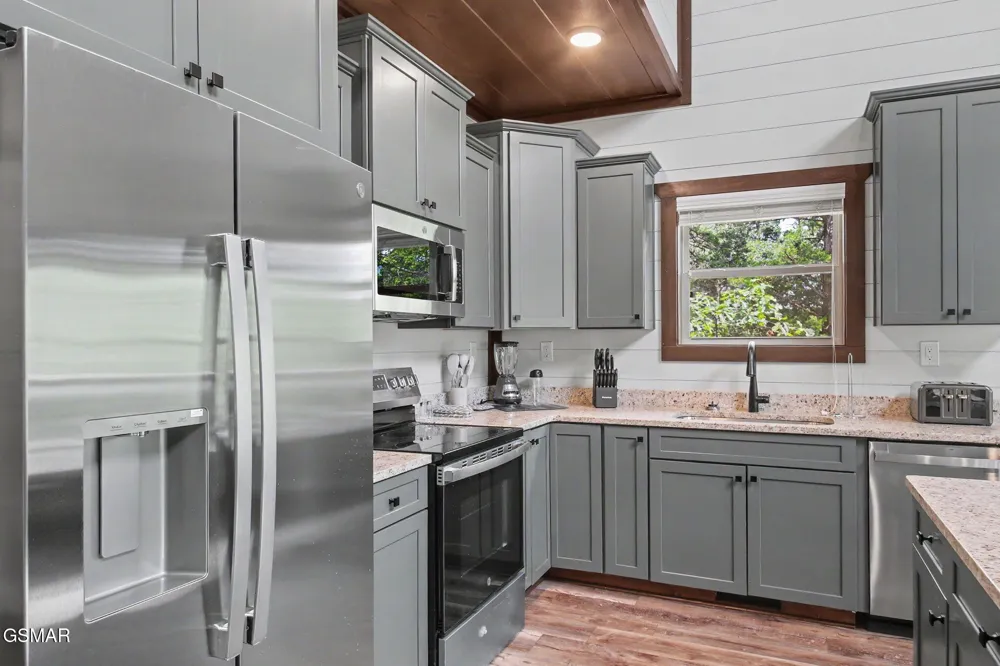 1756 Stinnett Road Sevierville, TN 37876